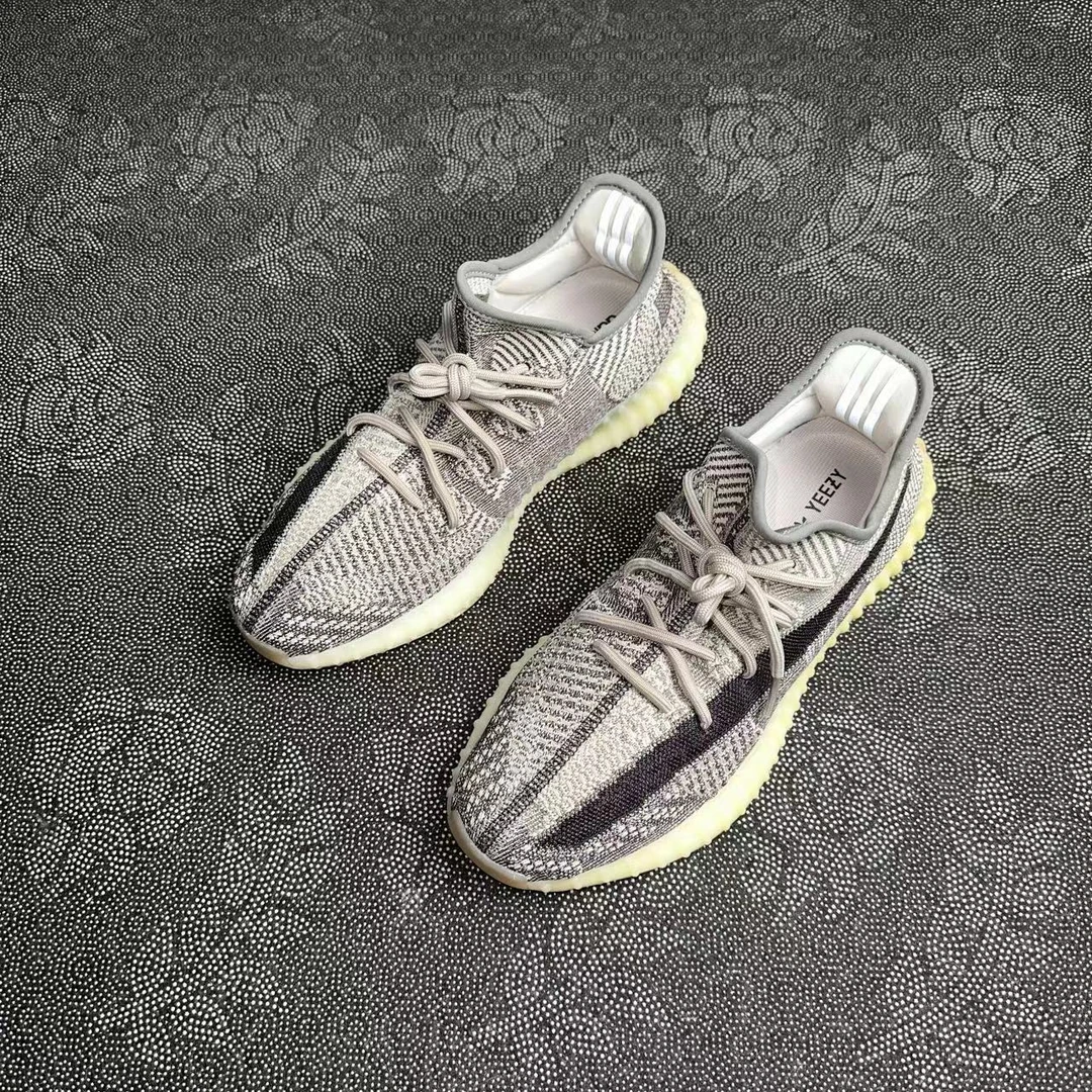 45码休闲鞋 adidas Yeezy350灰黑 98新无原盒 全新价2399