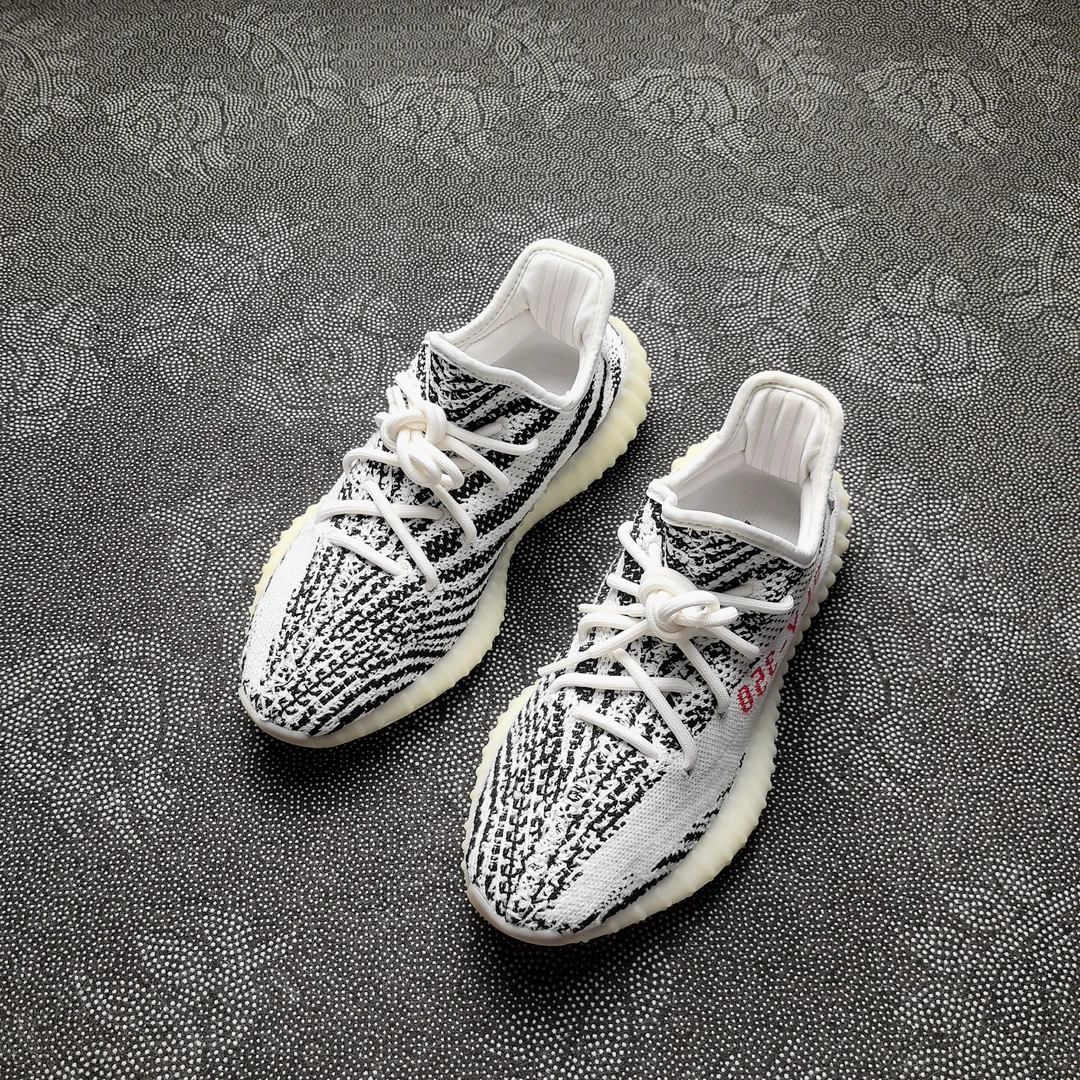 40码休闲鞋 adidas Yeezy350白斑马 95新无原盒 全新价