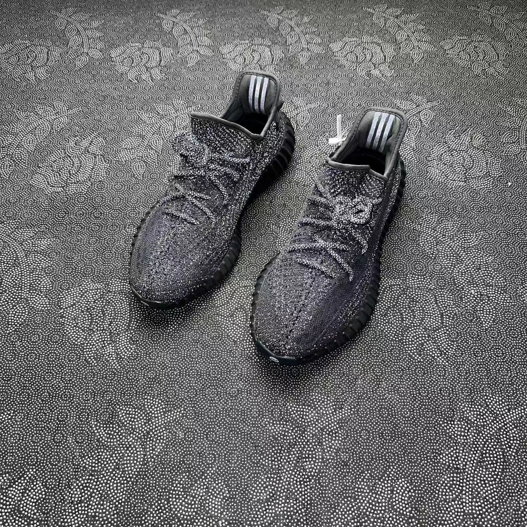 黑满天星！ 44.5码休闲鞋 adidas Yeezy350 95新配盒