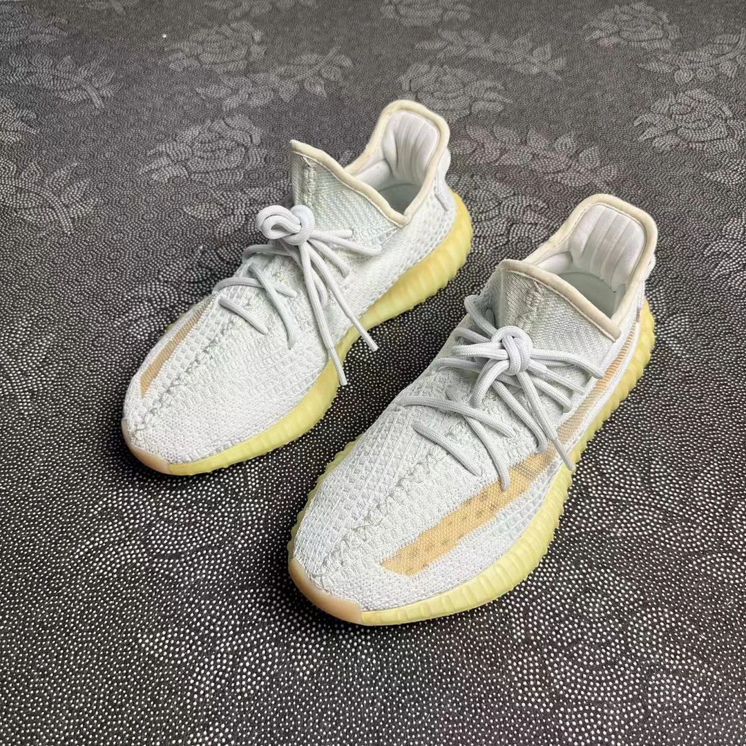 42码休闲鞋 adidas Yeezy350淡蓝色 95新无原盒 全新价2499