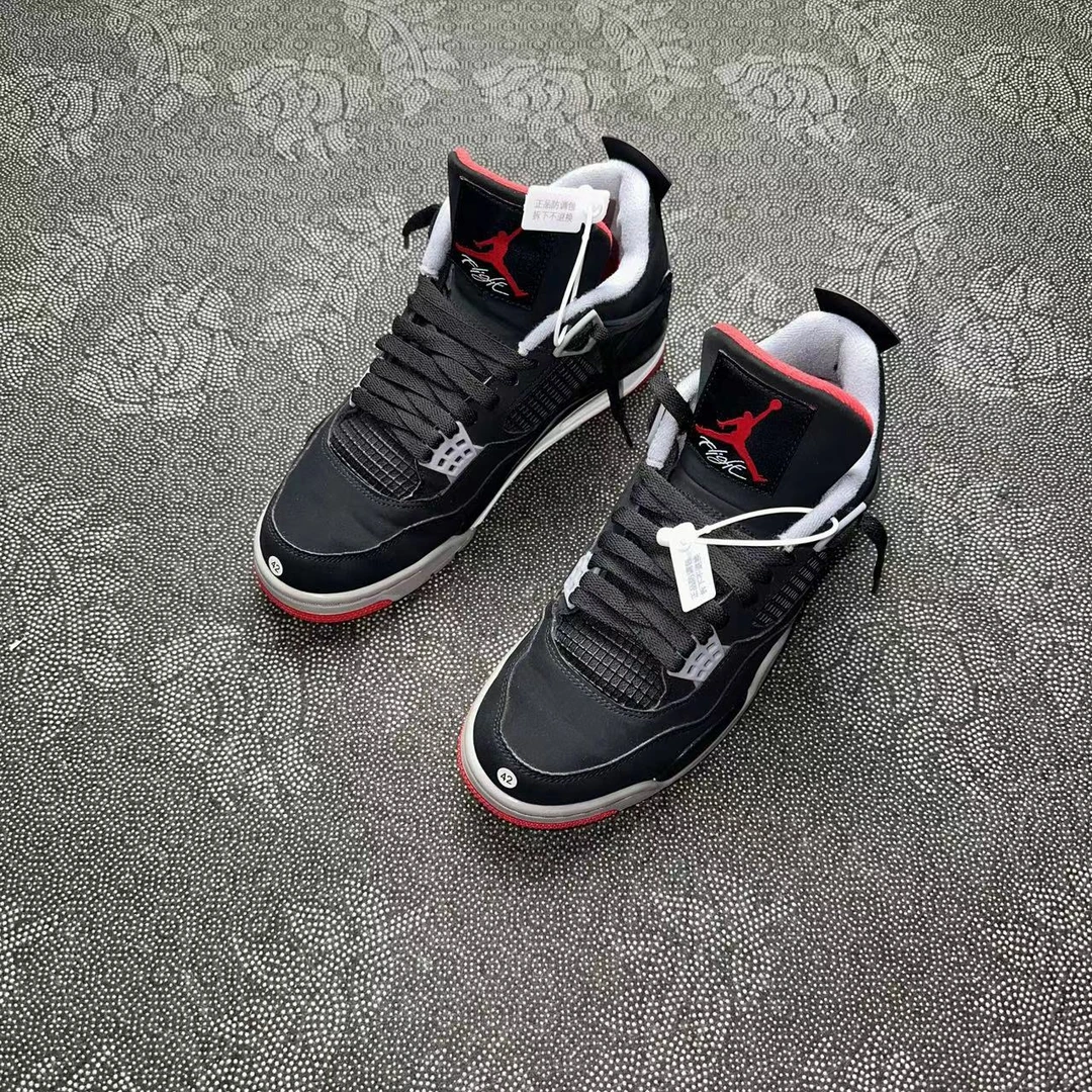 42码篮球鞋 AJ4 黑红 95新有原盒
