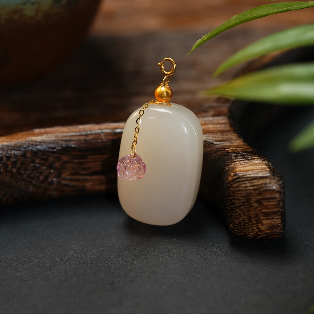 加加【花不误】和田玉藕粉18K金无事牌吊坠多样性发其一