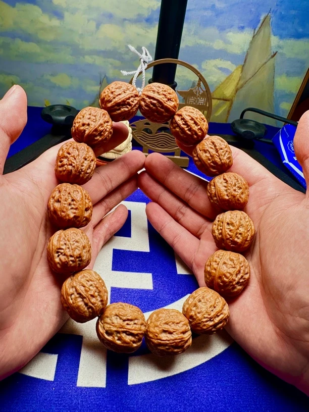 手持核桃手串颗颗饱满圆润
