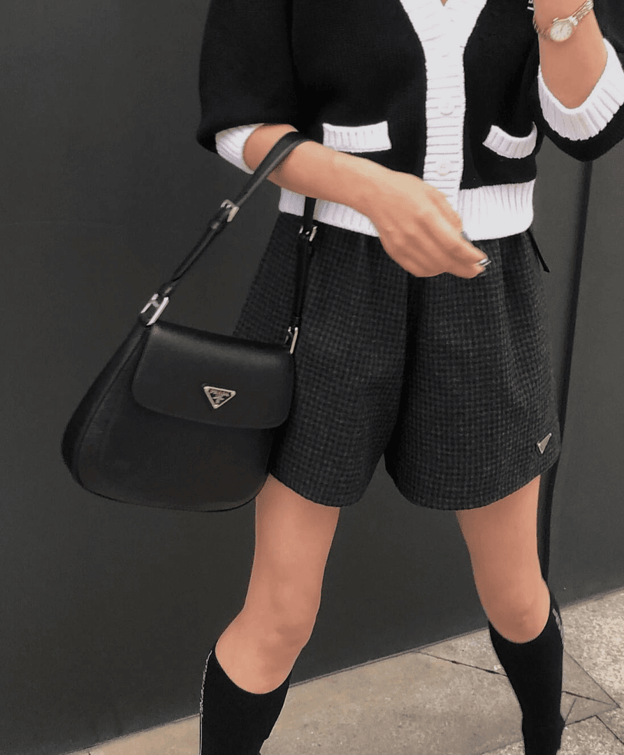 Prada/普拉达16940 黑色三角标短裤 40码