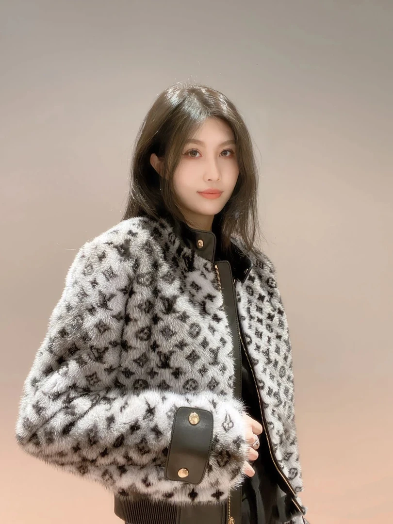 21442 Louis Vuitton lv 老花拼皮皮草外套 36码 公价135000 95新