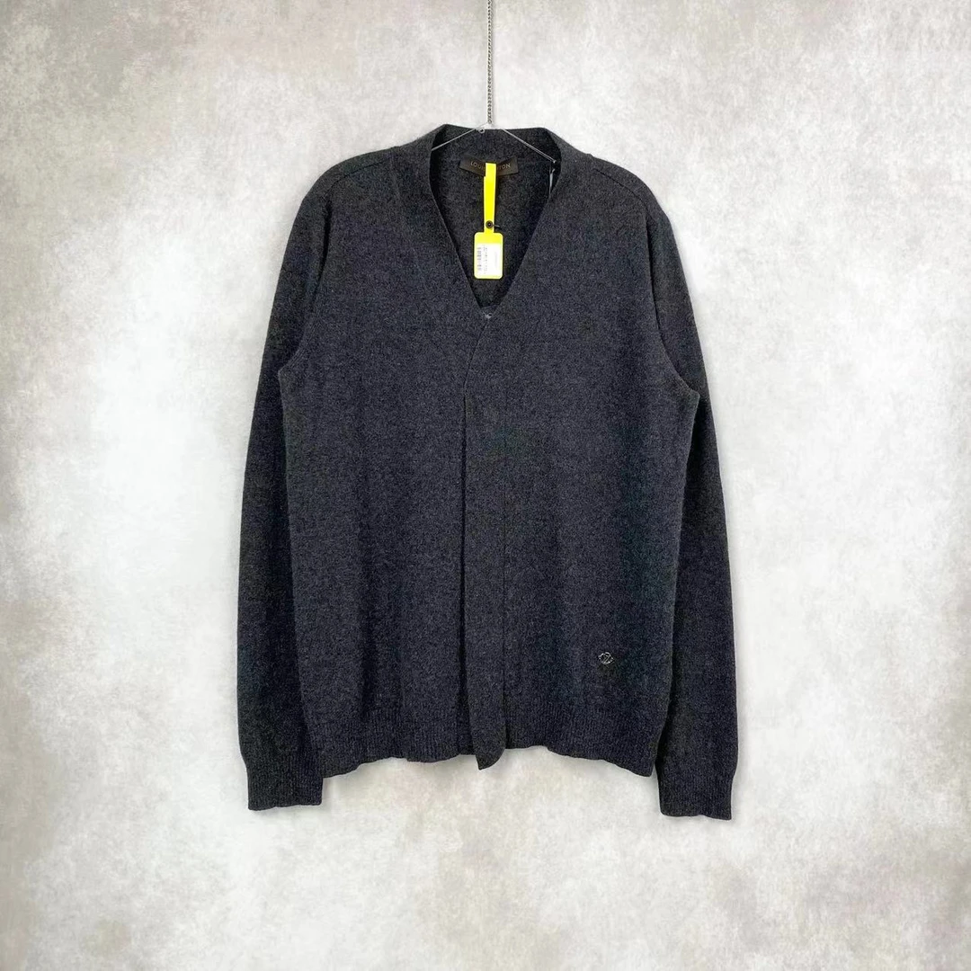 LouisVuitton/路易威登 yf918 灰色羊毛开衫 xl码 市场价7800