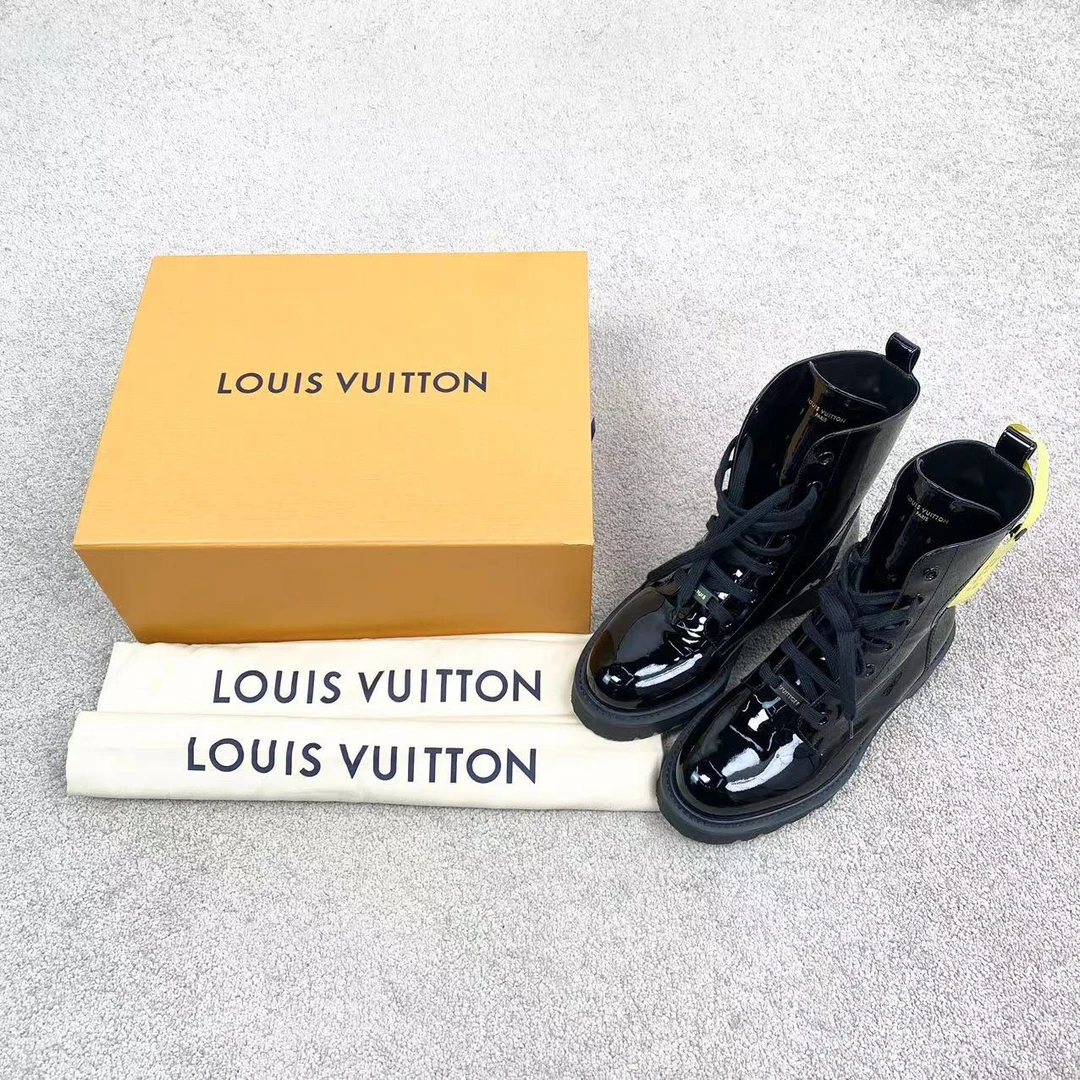 20279 Louis Vuitton LV 漆皮靴 39码 13000 鞋盒防尘袋 99新