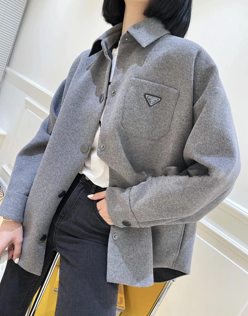 Prada/普拉达16369  羊绒三角标衬衫夹克 40码