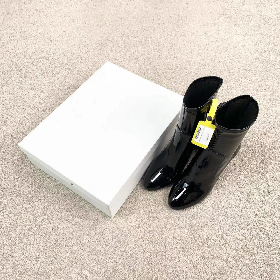 20503-20504 Louis Vuitton LV 漆皮靴 39码 公价10200鞋盒未使用
