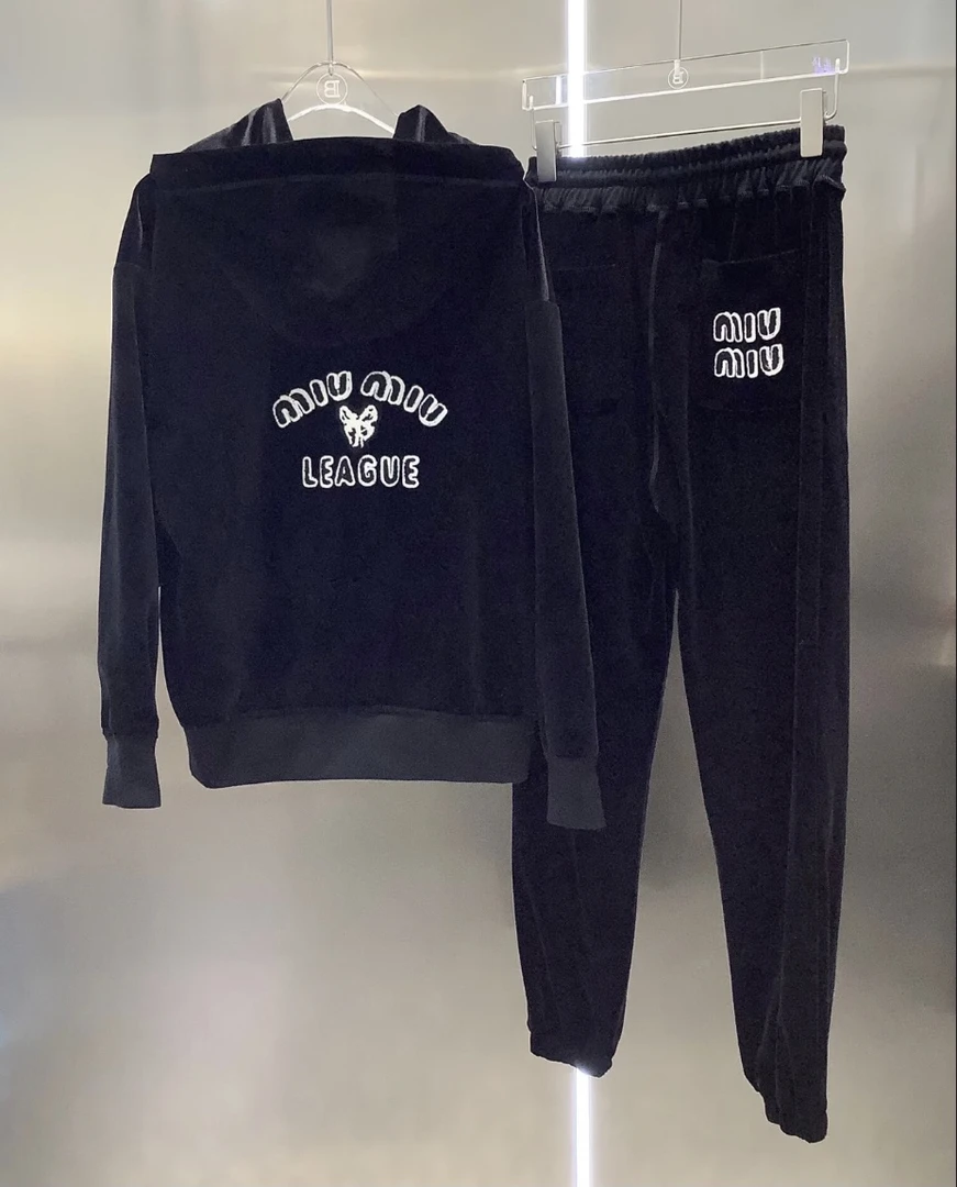 miumiu/谬谬aa0521  刺绣logo丝绒长裤 38码 14000 吊牌
