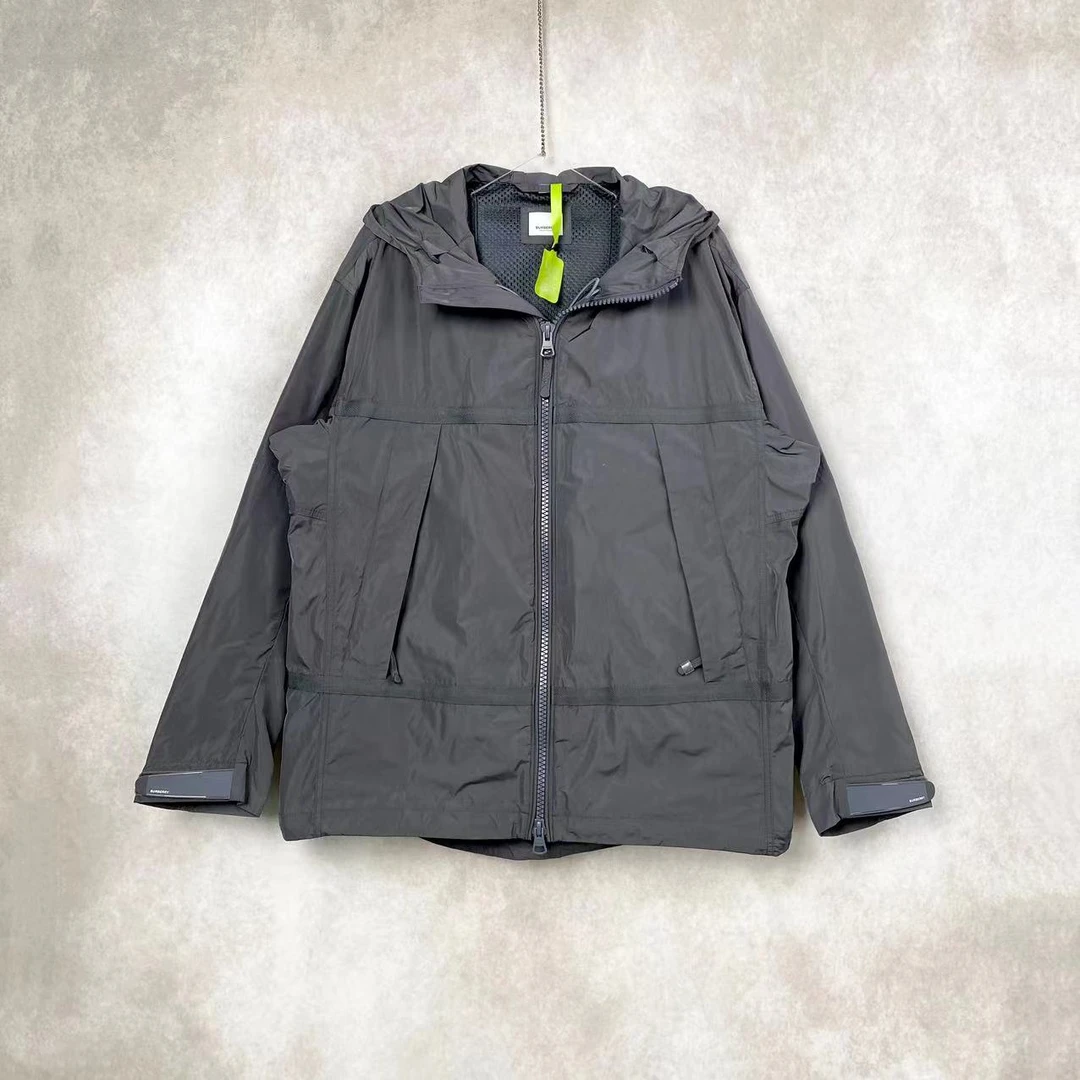 BURBERRY/博柏利 21128 背后logo冲锋衣 l码 99新