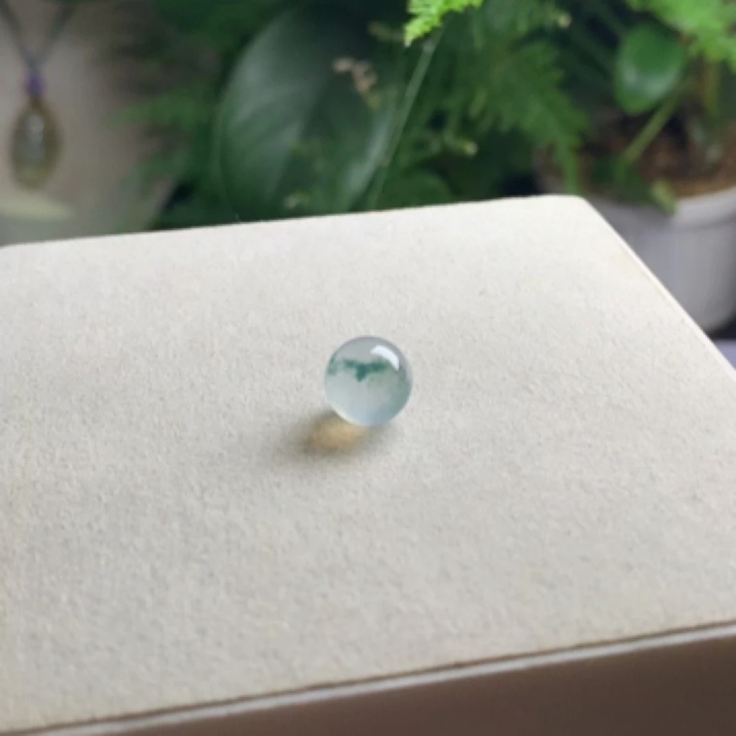 缅甸天然翡翠a货 高冰飘花圆珠镶嵌款