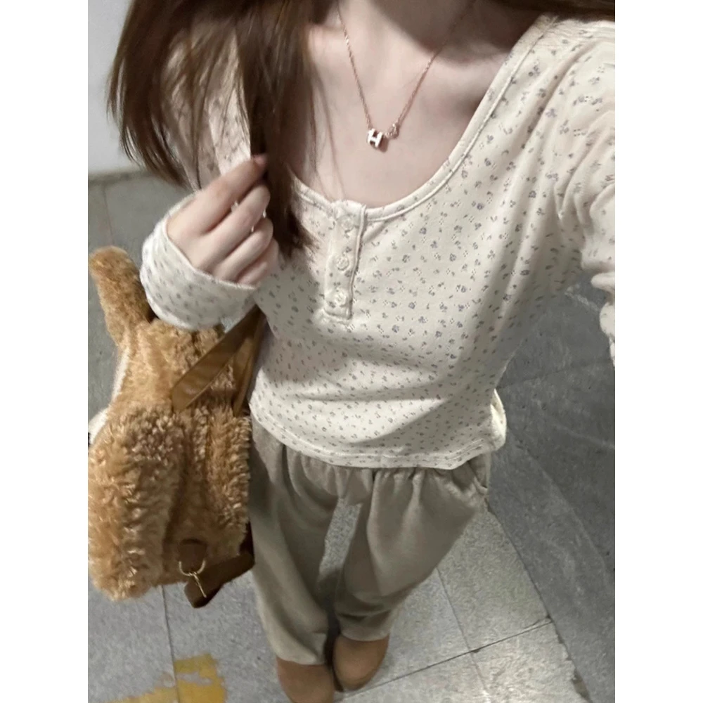 正肩碎花长袖t恤女春秋冬设计感小众修身显瘦内搭打底衫紧身上衣