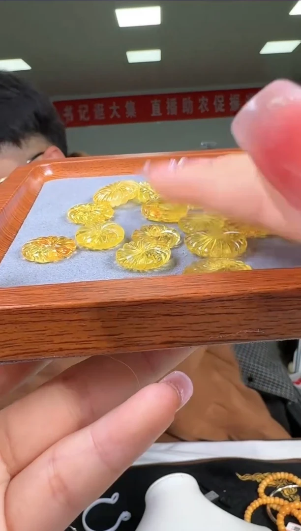 【闪购商品】蜜蜡吊坠(不含链)未镶嵌Z9257