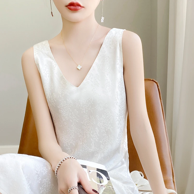 连衣裙过膝法式气质夏季垂感裙吊带V提花缎面醋酸中长款领打底女