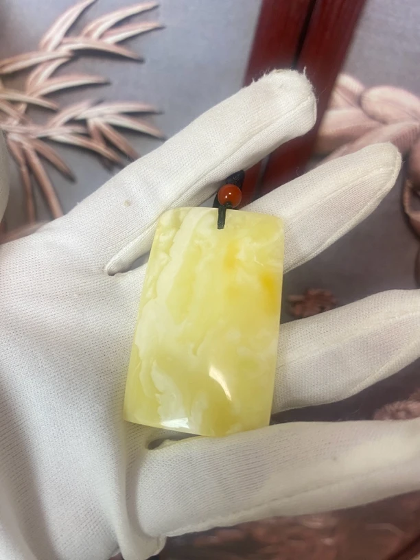 蜜蜡奶咖瓷白花两面戴无事牌