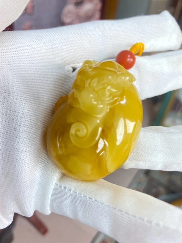 蜜蜡特别感恩礼品：回头貔貅吊坠