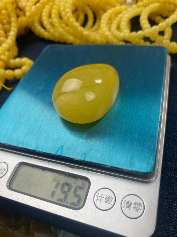 蜜蜡鸡油黄精品水滴