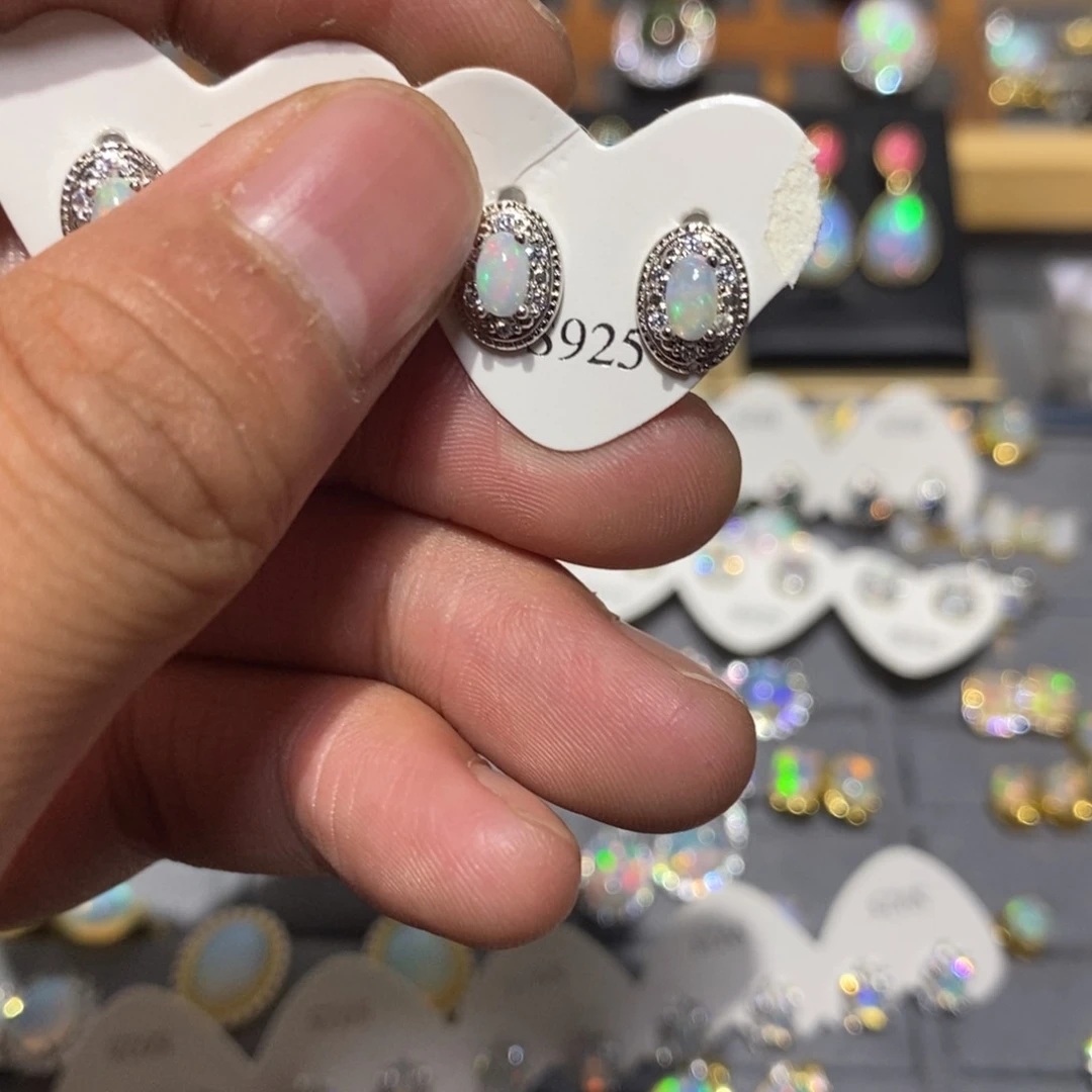 欧泊欧泊耳钉合金