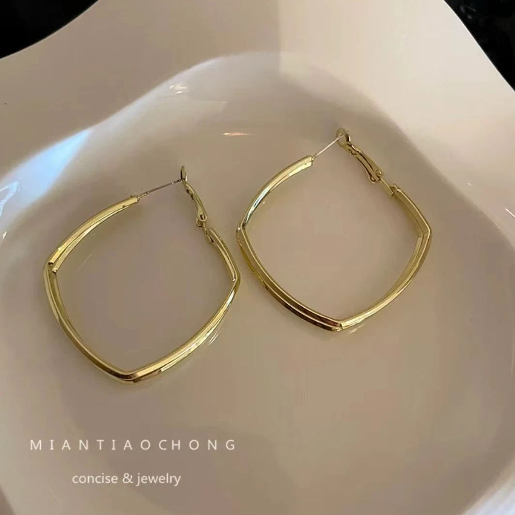 铜合金耳饰 E096贵气显贵小众设计感简约耳环耳钉耳饰冷淡风金色