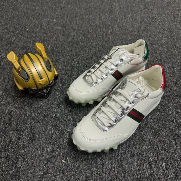 全新未使用 GUCCI/古驰 /39码/白色柳钉休闲鞋/公价5600/