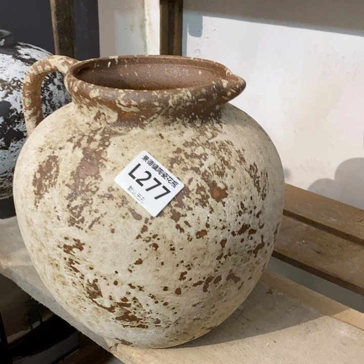 瓶景德镇陶瓷。景德镇陶瓷