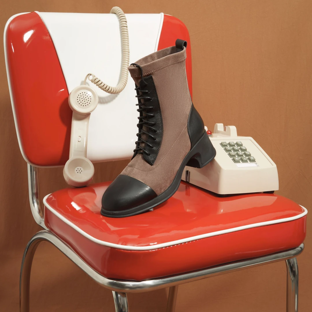 EB女士系带马丁靴B22553601