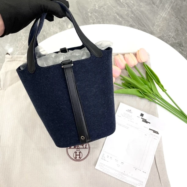 99新 Hermes/爱马仕 爱马仕/Y刻/菜篮子 18/午夜蓝拼黑色/手提包