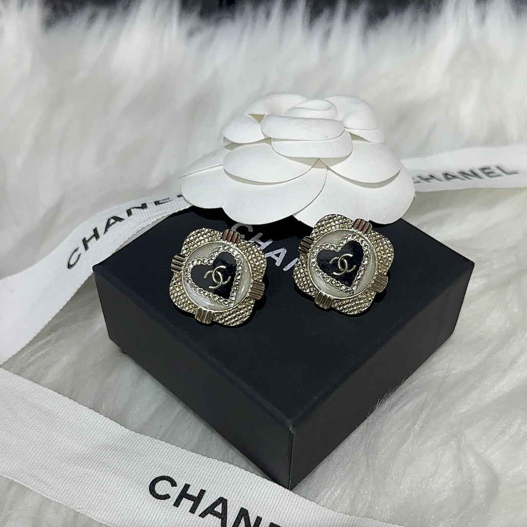 95新 Chanel/香奈儿 方块桃心镶钻耳钉（037）