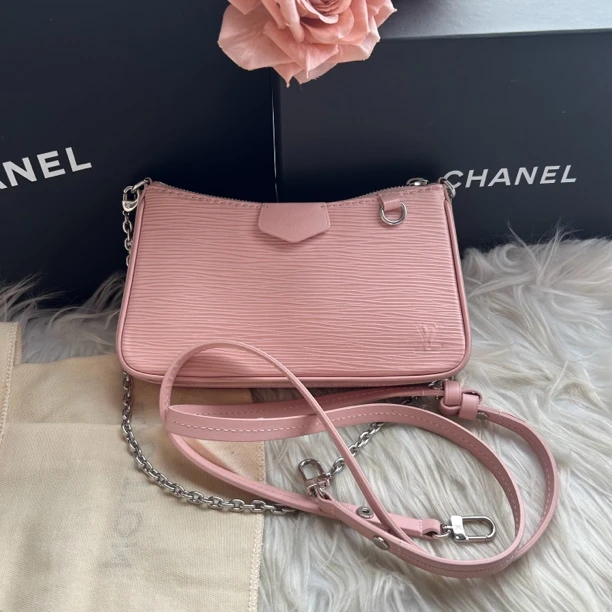 95新 LouisVuitton/路易威登 樱花粉水波纹麻将包
