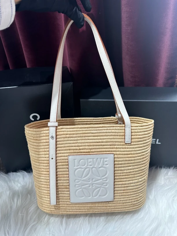 95新 LOEWE/罗意威 白色logo草编包单肩腋下包