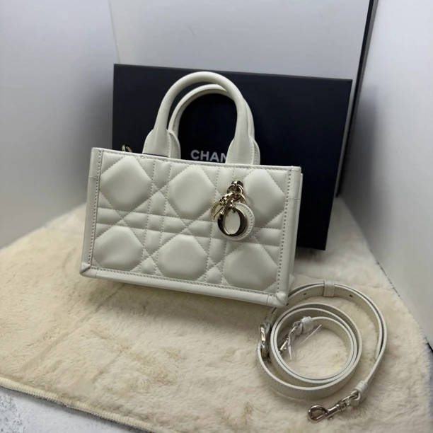 99新 DIOR/迪奥 臻选奶白色mini超大藤格纹托特（带肩带）