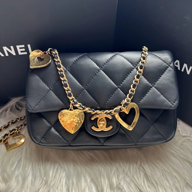 95新 Chanel/香奈儿 22b黑金爱心吊坠大mini（芯片款）
