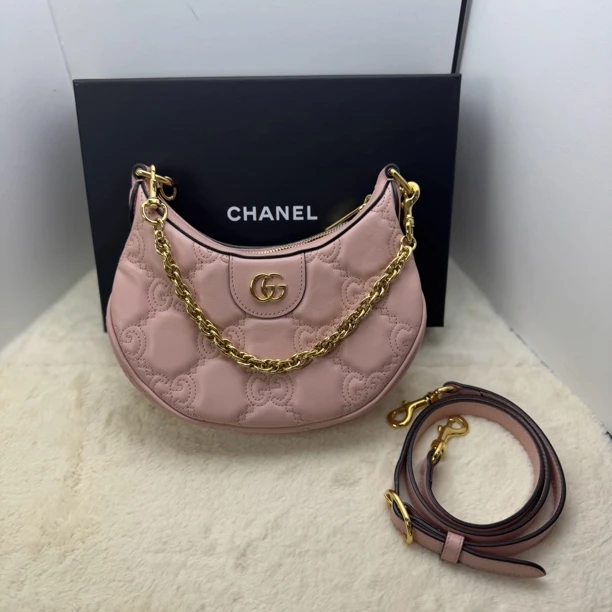 99新 GUCCI/古驰 新款粉色matelasse月牙包单肩斜挎包