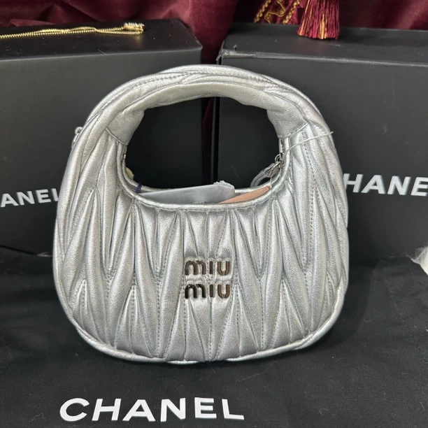 99新 MIU MIU/缪缪 银色mini wander手提hobo