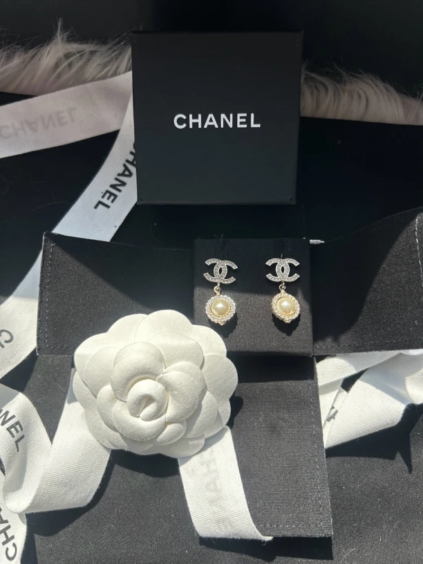 99新 Chanel/香奈儿 珍珠水钻吊坠耳钉（j09）