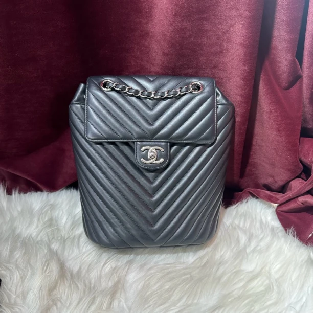 99新 Chanel/香奈儿 黑银v纹萨尔兹堡双肩包小号时尚背包