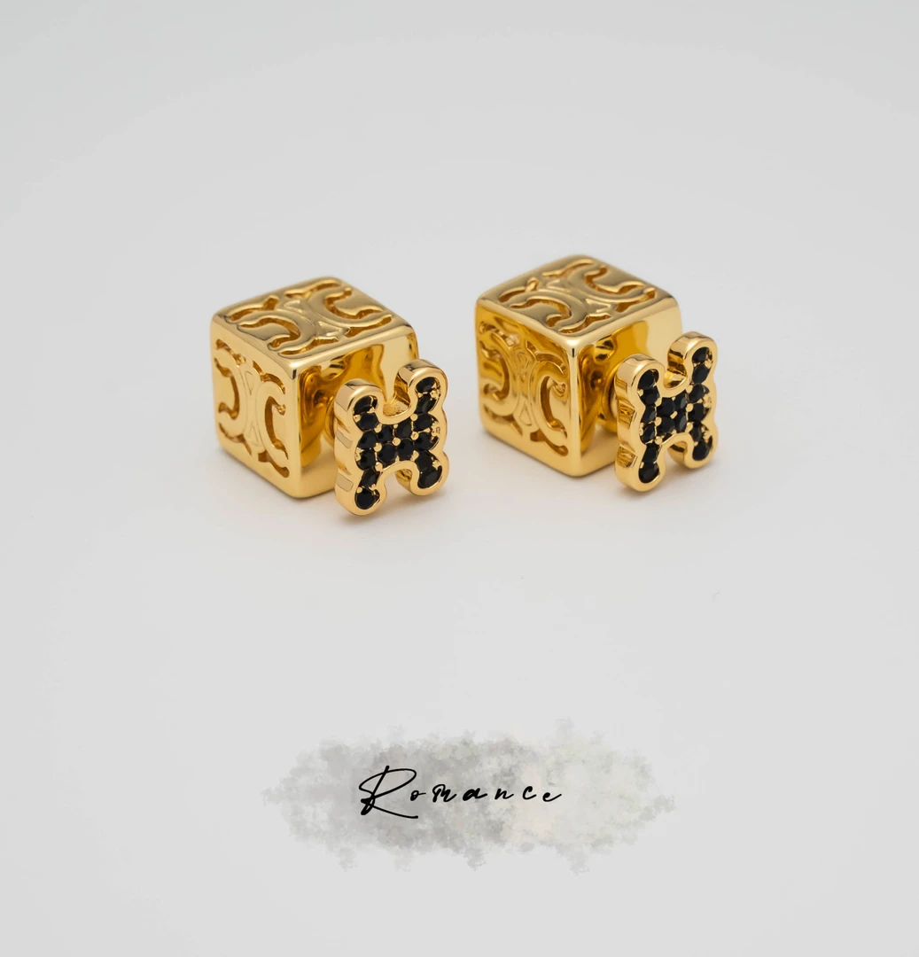 铜合金耳饰 QD-35115-H方形镂空耳钉-气质 轻奢 时尚 百搭 法式