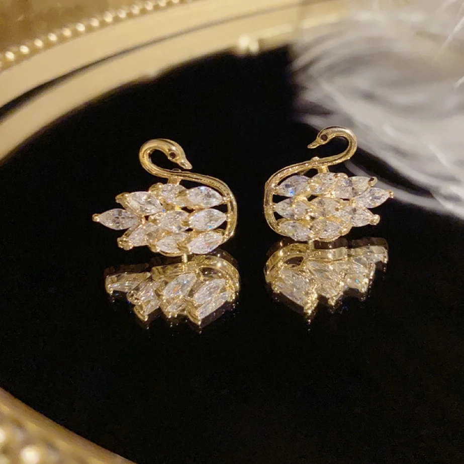 铜合金耳饰 高贵气质天鹅精致耳钉轻奢高级感小众百搭耳饰E822