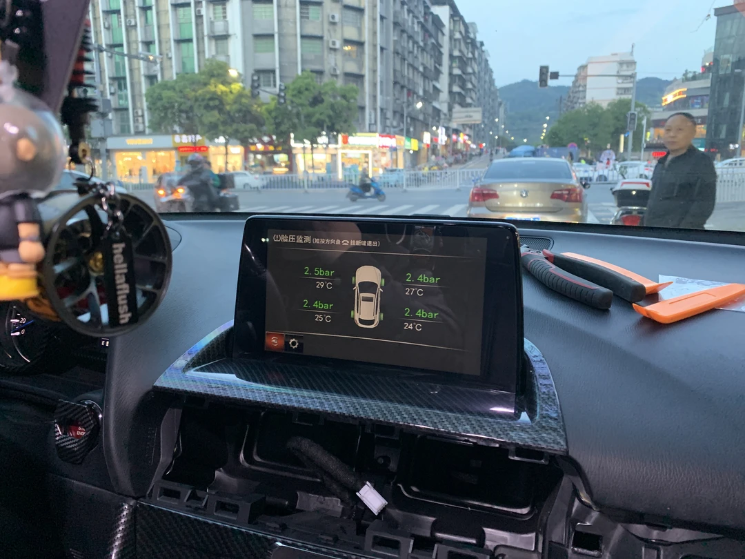 马自达cx-4阿特兹带悦连系统带胎压仪表显示升级悦连屏幕显示