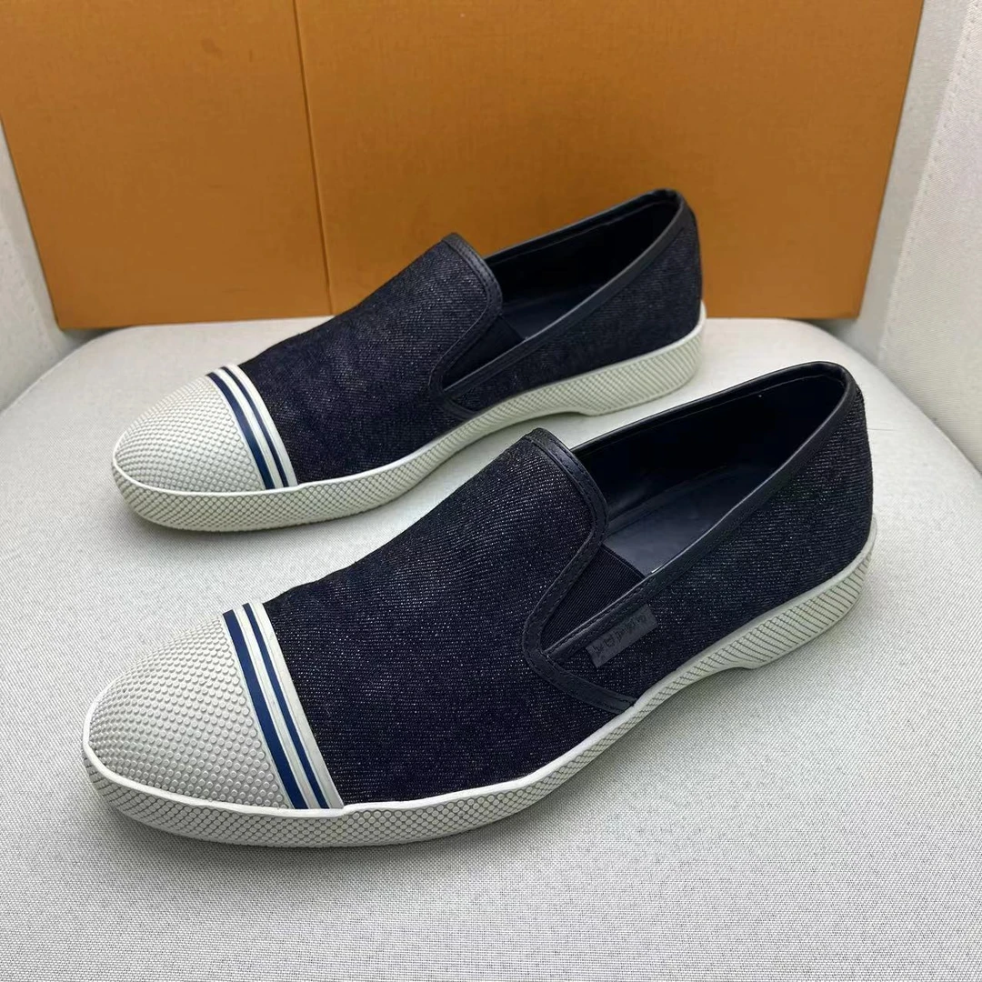 95新 Prada/普拉达 水洗牛仔蓝舒适时尚低帮一脚蹬/41国码