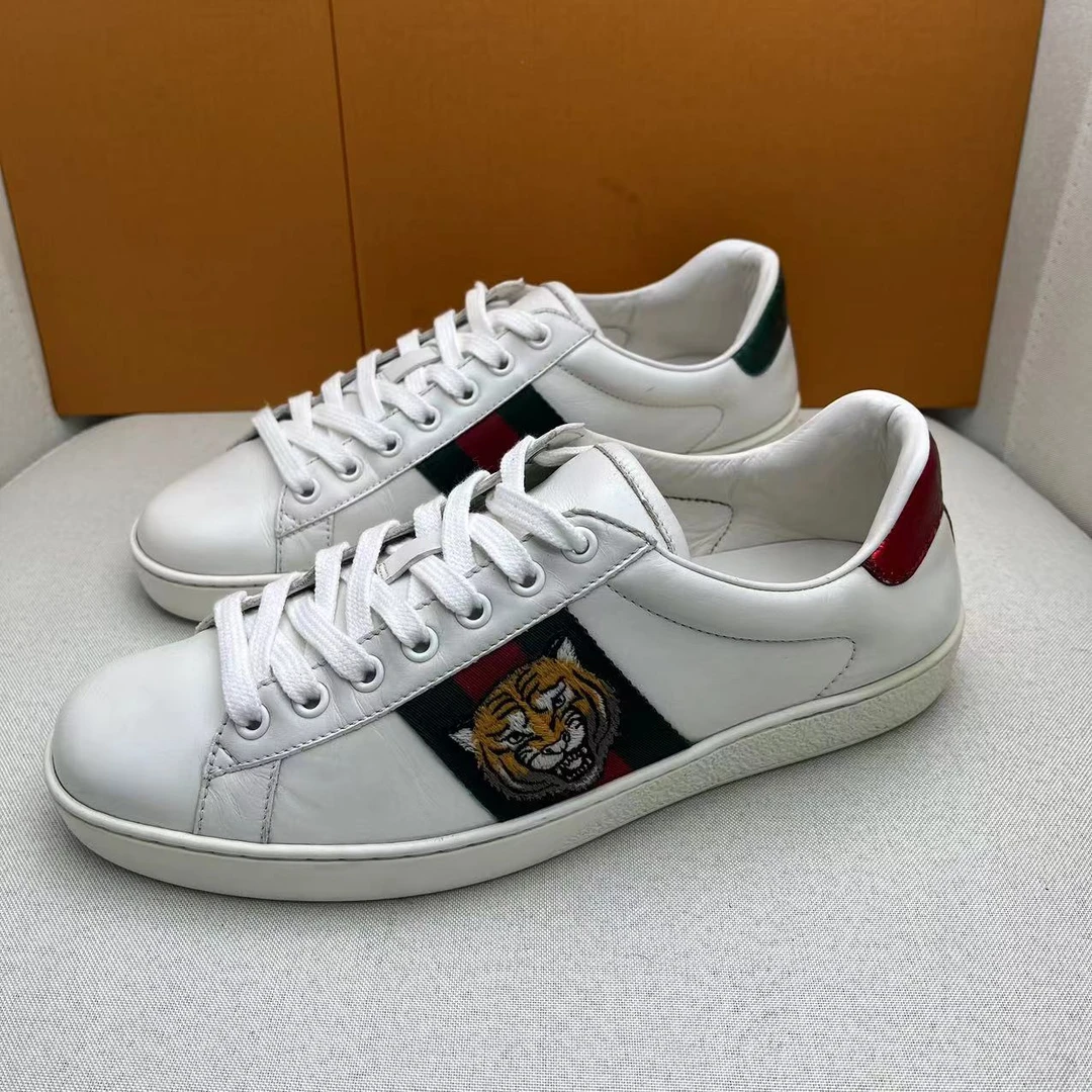 95新 GUCCI/古驰 白色虎印刺绣时尚百搭低帮休闲板鞋/40欧