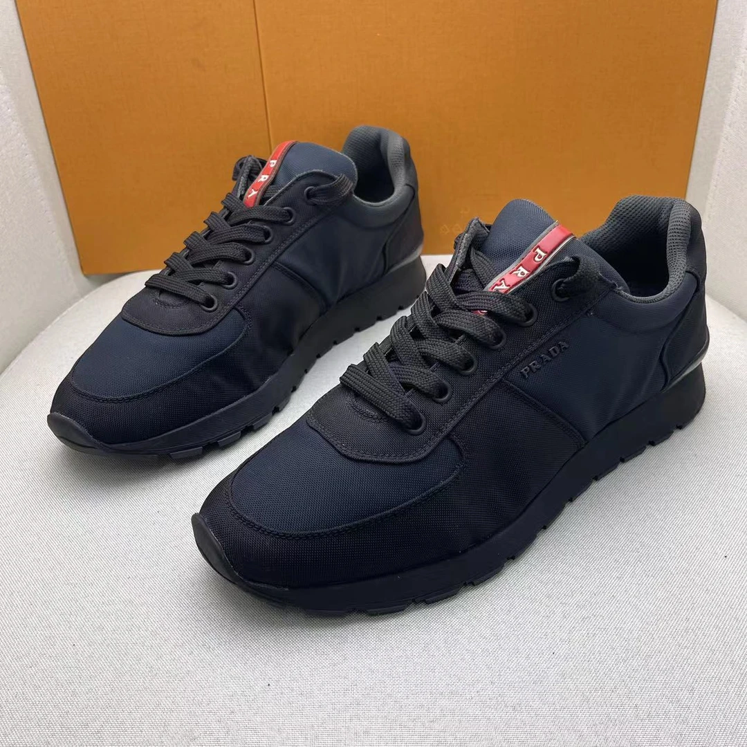 Prada/普拉达黑色舒适百搭透气休闲低帮运动鞋/40.5欧/97新