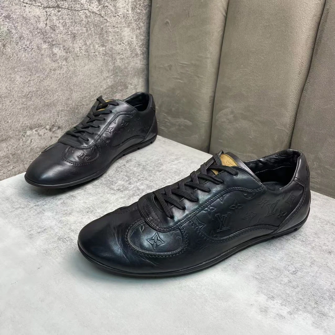 95新 LouisVuitton/路易威登 黑色浮雕老花休闲运动鞋/41.5欧码/