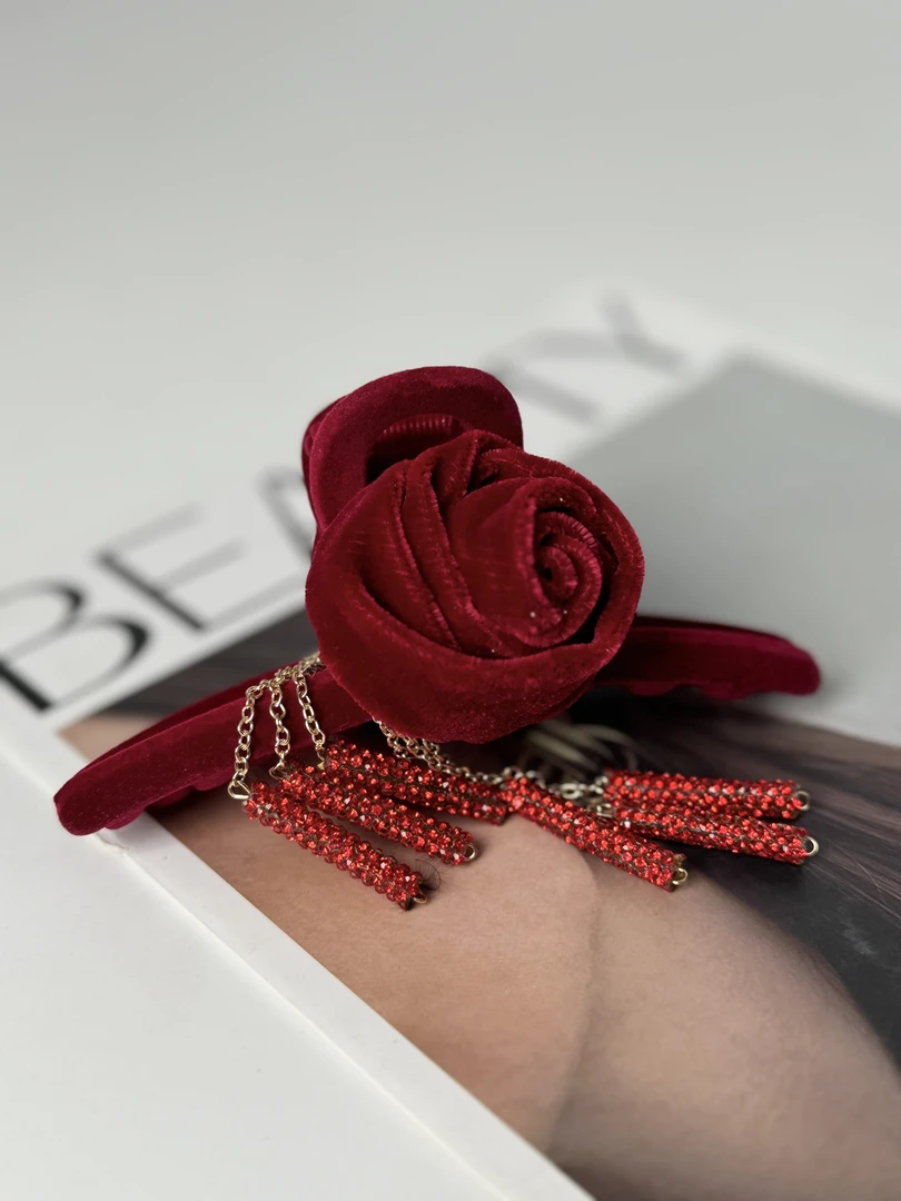 2024新年红色玫瑰古典中式浪漫甜美后脑勺气质中国风喜庆鲨鱼夹