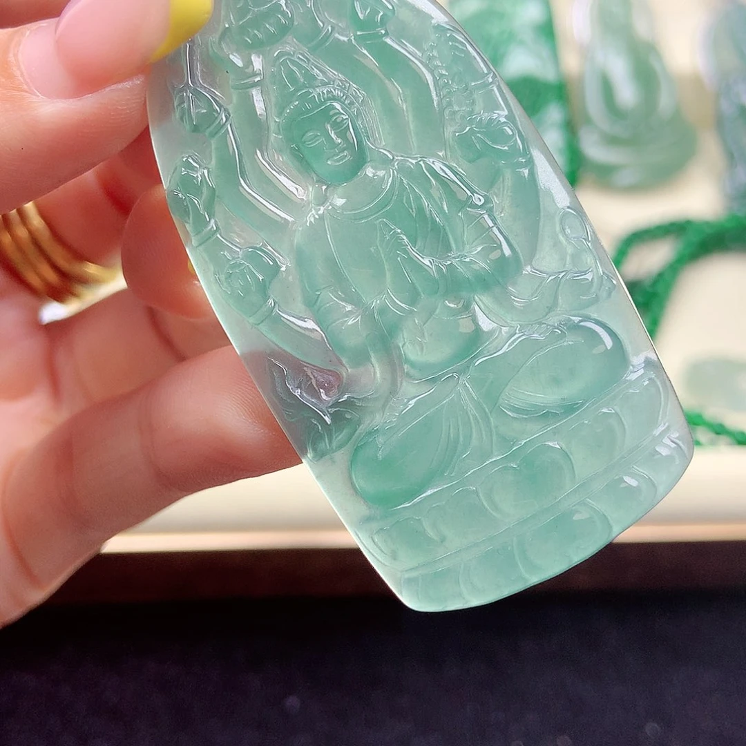 【闪购商品】翡翠颈饰未镶嵌听**鱼天然