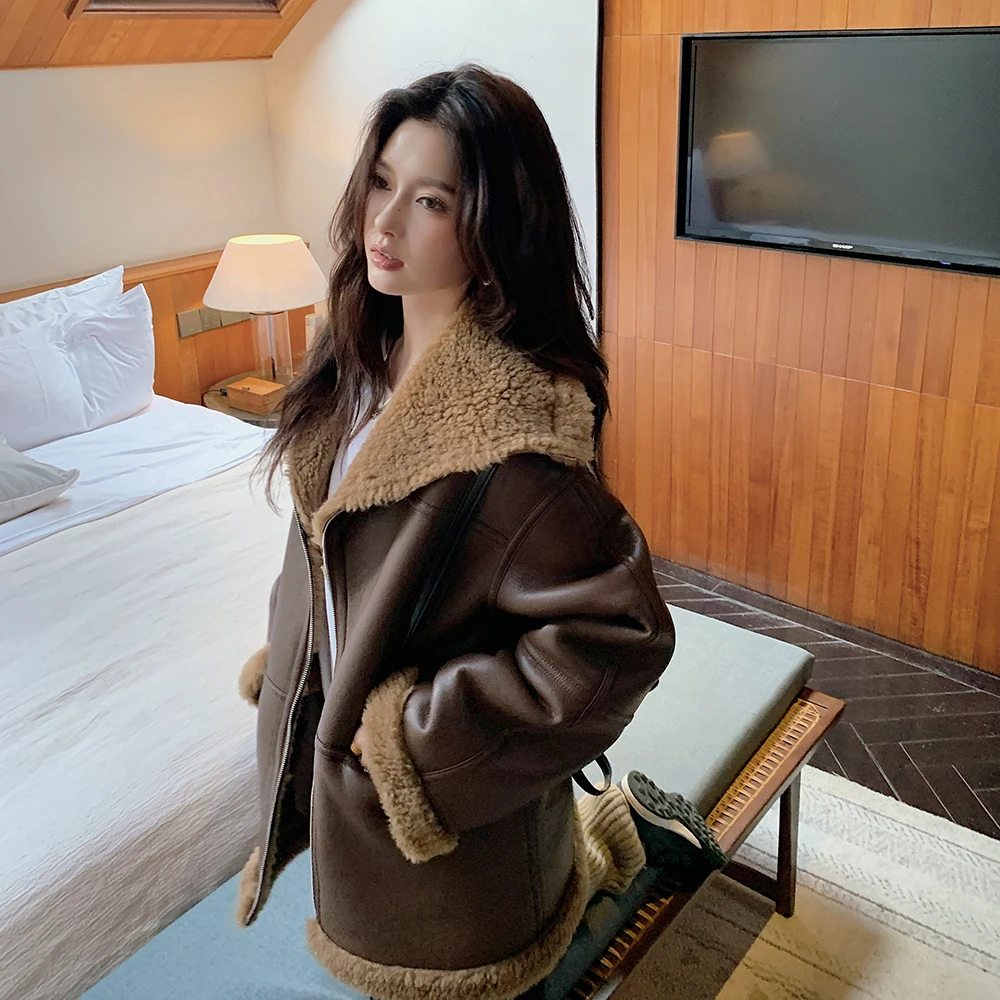 羊剪绒外套女2025新款美拉德羊羔毛大衣大翻领24148