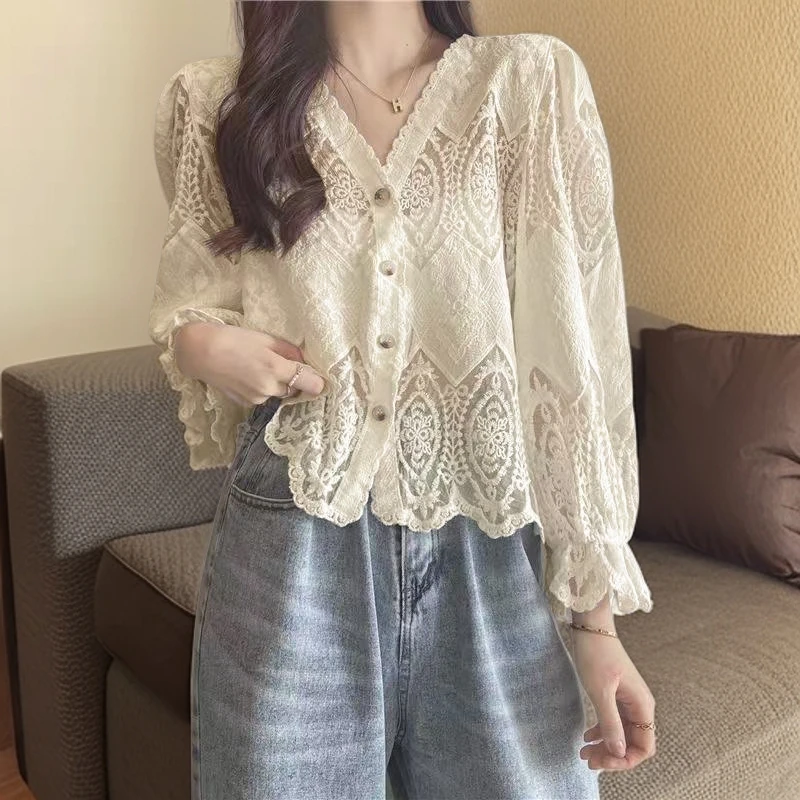 法式小众别致薄款秋季外搭开衫小衫V领洋气高端喇叭袖蕾丝上衣