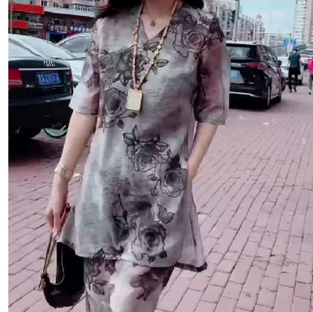 2024夏季新款女装网红气质修身百搭洋气时尚印花妈妈装套装叶