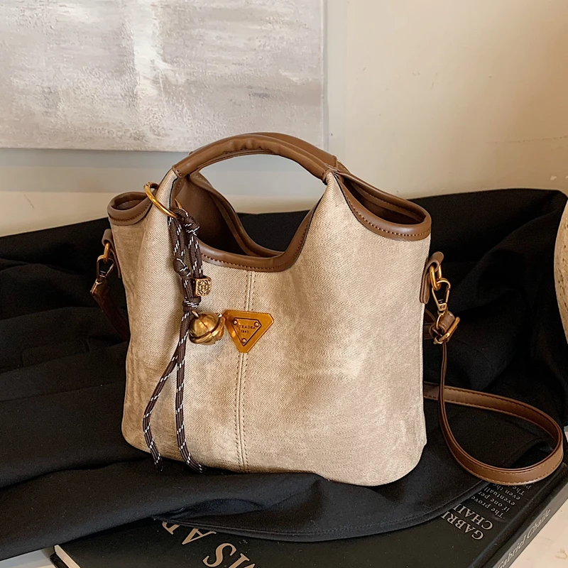 今年流行小包包女式2025新款春夏季百搭斜挎包休闲通勤手提水桶包